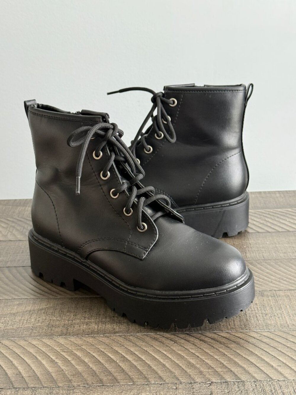 UNR8ED Black Lace-up with Lug Sole Black Combat Boots Felicia Youth Size 5M